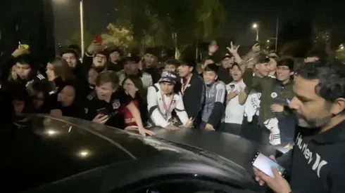 Los hinchas esperaron a Damián Pizarro a la salida del Monumental