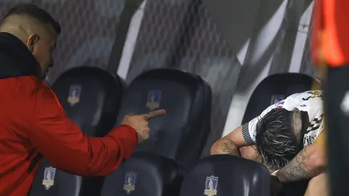 Jorge Almirón tuvo un fuerte diálogo con Carlos Palacios en pleno partido de Colo Colo.