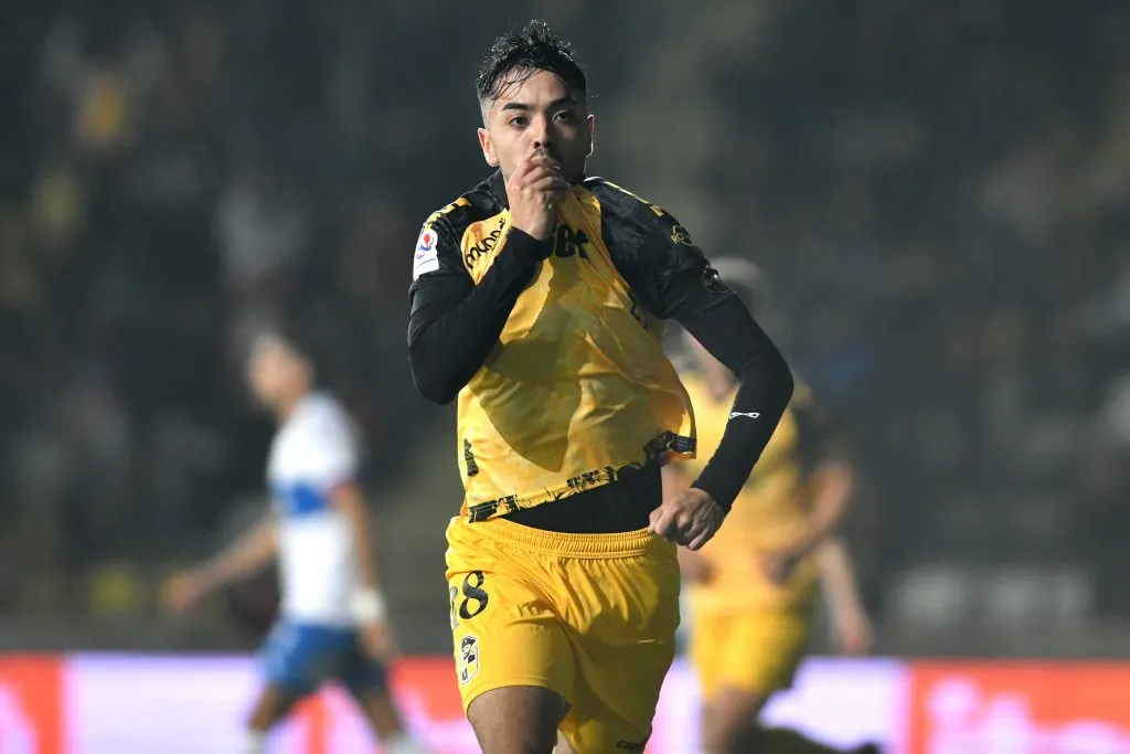 Sebastián Cabrera celebra el segundo gol de Coquimbo ante la UC. Foto: Alejandro Pizarro Ubilla/Photosport