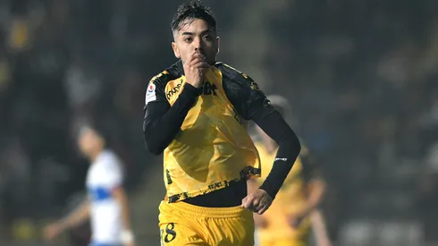 Sebastián Cabrera le sacó máximo rédito a una asistencia genial de Luciano Cabral.