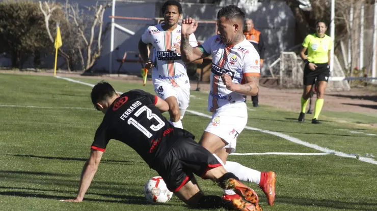 Cobresal y La Calera jugaron un partido de necesitados.