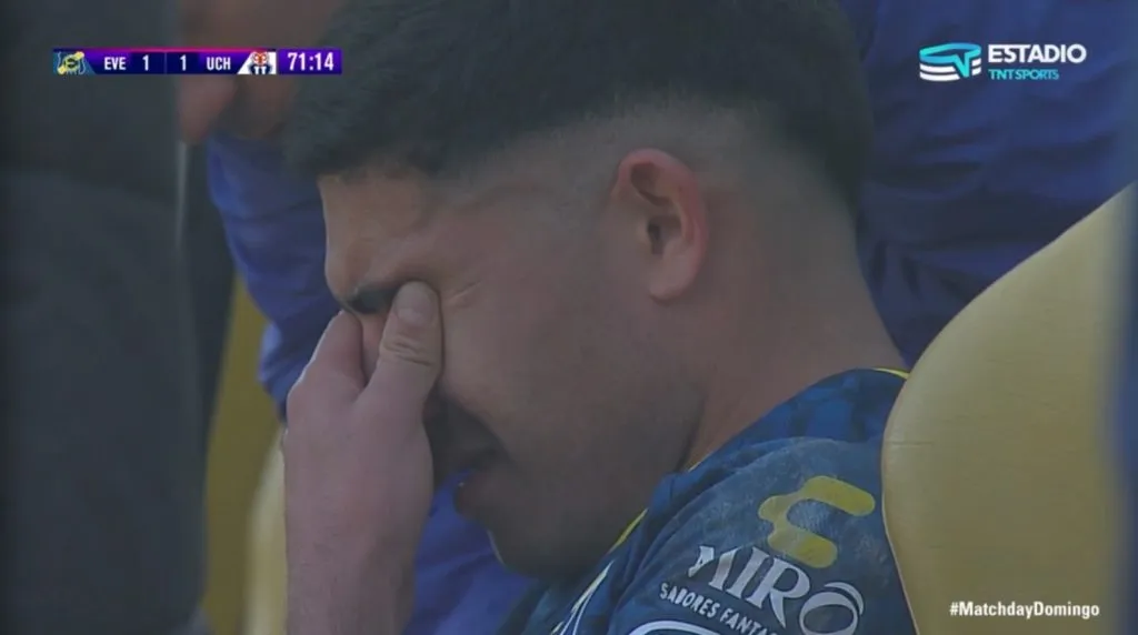 El llanto de Braian Martínez que denota mucha preocupación. (Captura Estadio TNT Sports).