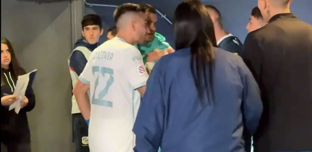 Matías Zaldivia comenzó por un cruce con un hincha de Everton. Foto: La voz azul.