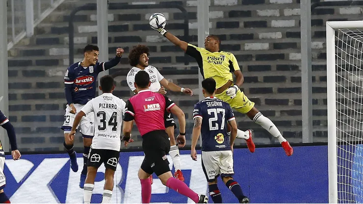 Omar Carabalí se va de Colo Colo para buscar minutos.