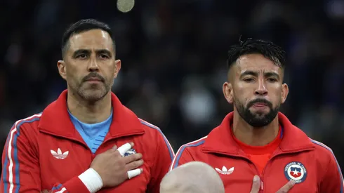 Claudio Bravo y Mauricio Isla, unidos por La Roja y ahora por Colo Colo.