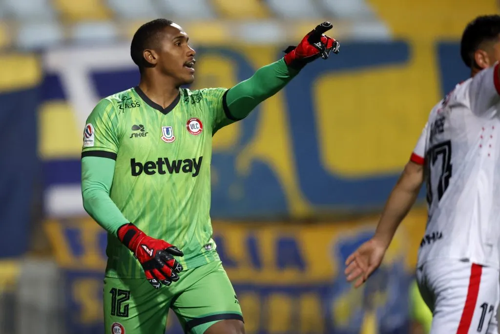 Omar Carabalí perdió en Colo Colo mucha de la continuidad ganada en La Calera. ¿Tendrá su revancha en el segundo semestre? | Foto: Photosport.