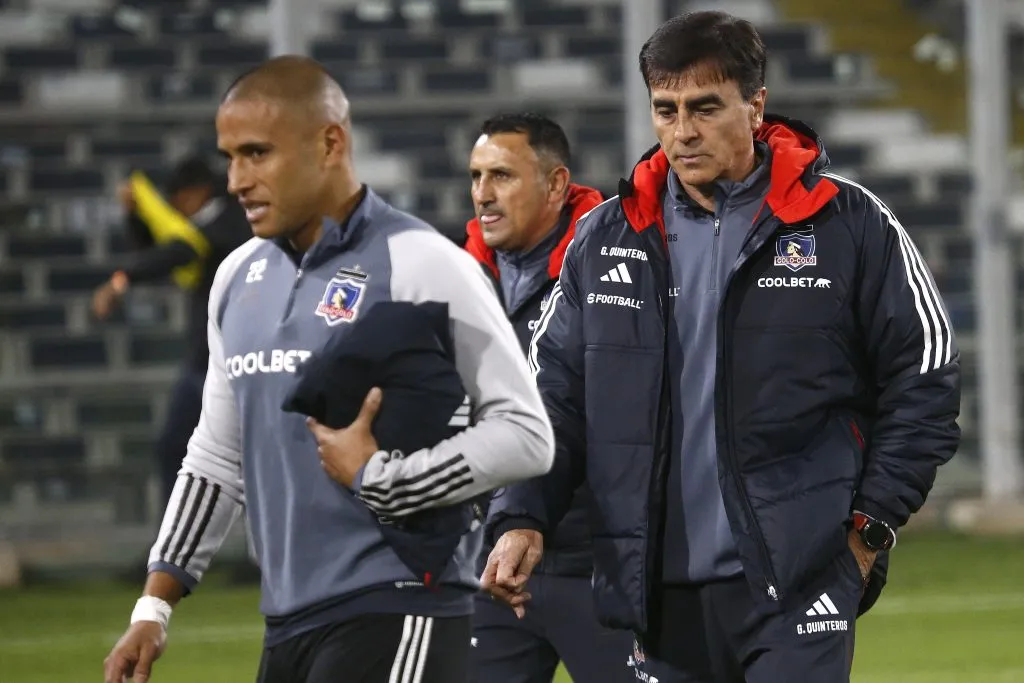 Pese a que Gustavo Quinteros lo trajo, Leandro Benegas se quedó con el trabajo de Jorge Almirón en Colo Colo. | Foto: Photosport.