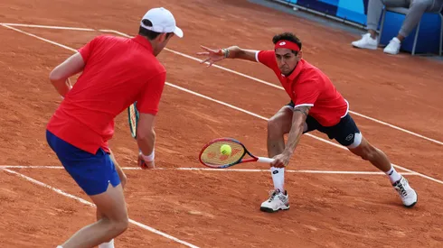 Sagredo barre el piso con Tabilo y Jarry.