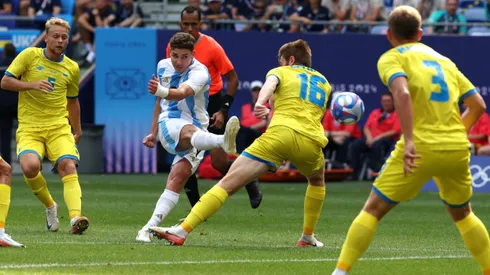 Argentina va por un cupo en cuartos de final.