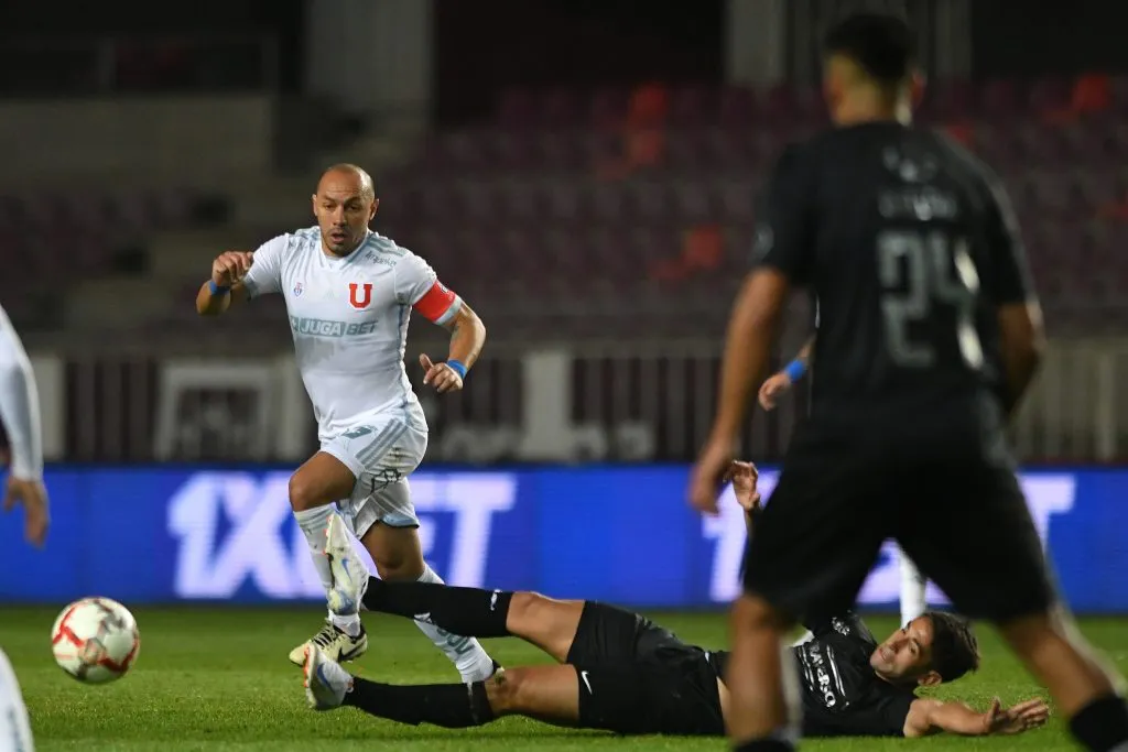 Gonzalo Jara advierte con la velocidad de marca con Marcelo Díaz.