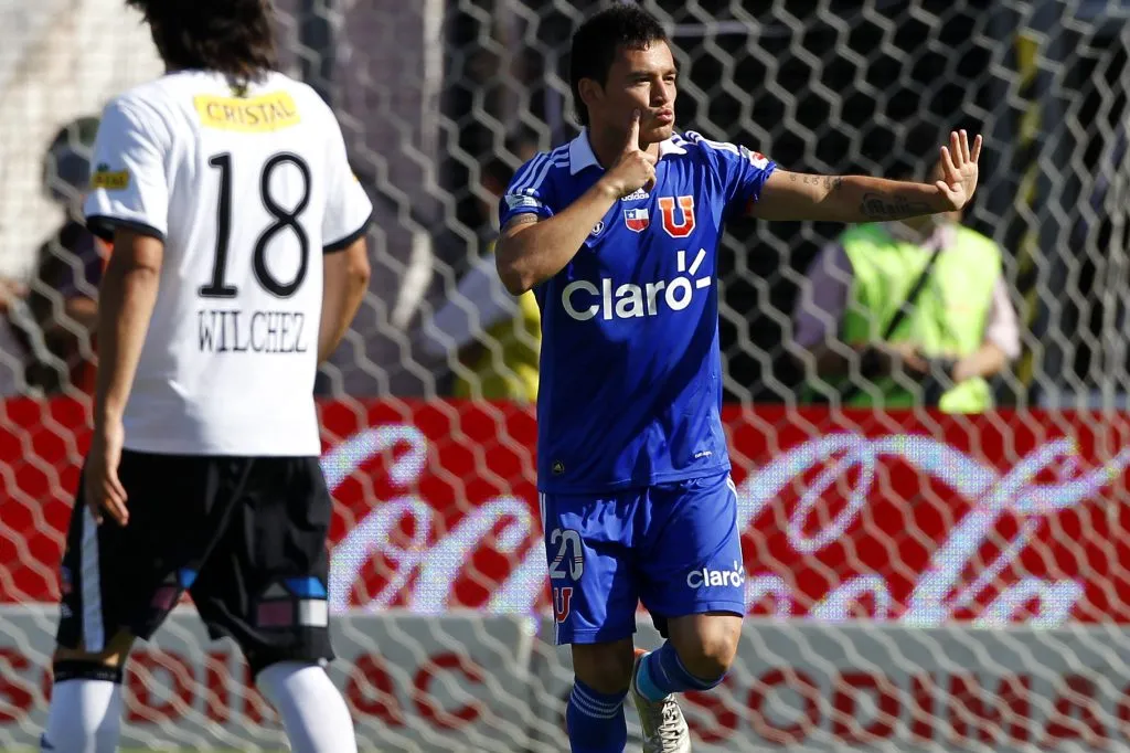 Charles Aránguiz arribará el jueves para ser presentado en U de Chile.  Foto: ANDRES PINA/PHOTOSPORT