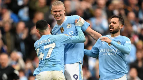 Erling Haaland festeja uno de sus goles junto a Bernardo Silva y Phil Foden.