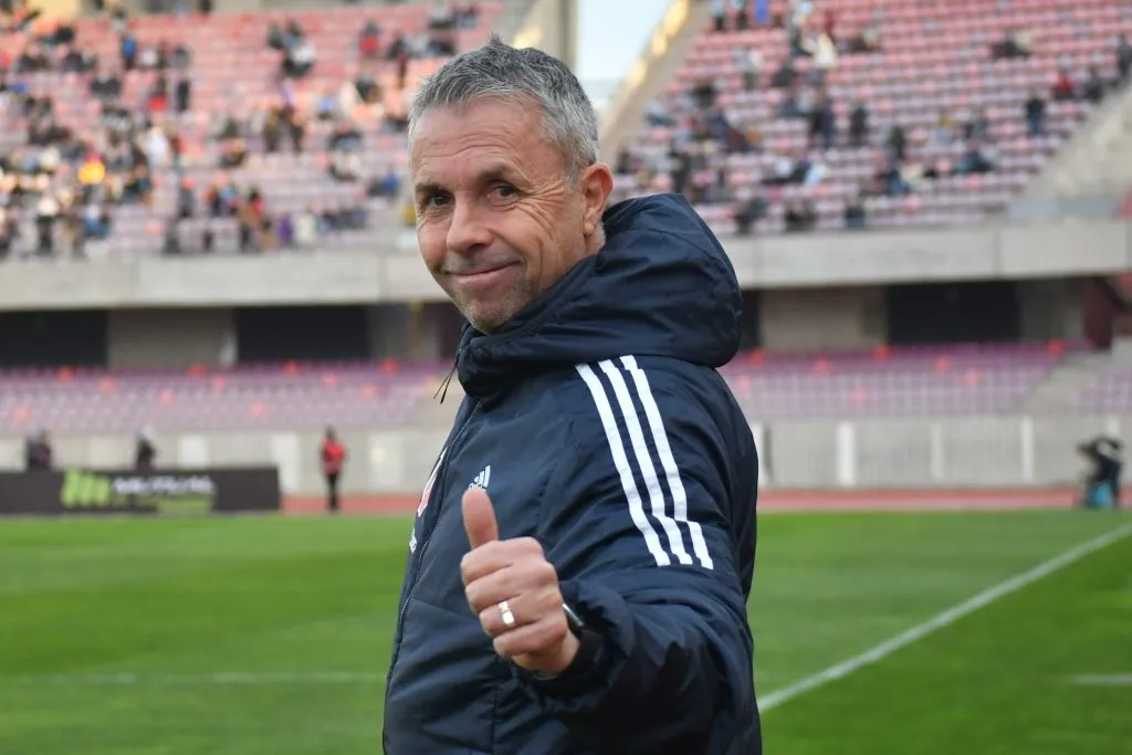 Hubo conclusiones negativas y una noticia positiva que entregó el DT de la U. (Alejandro Pizarro Ubilla/Photosport).