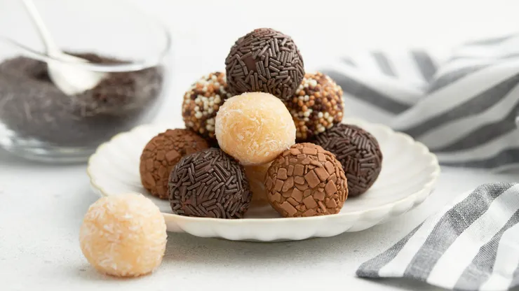 Brigadeiro, un dulce típico de Brasil.