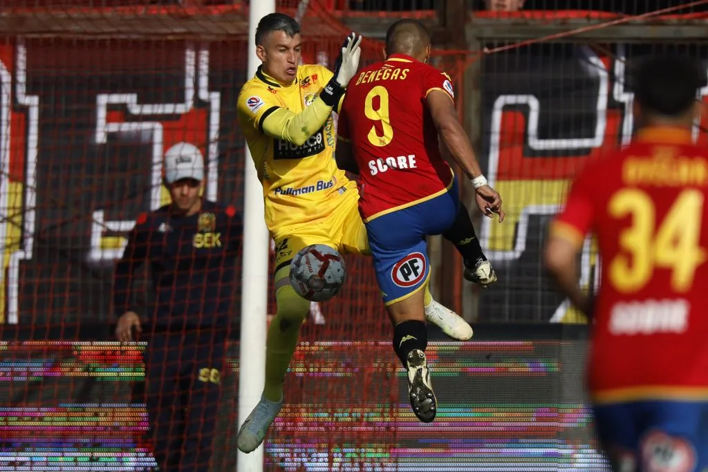 Leandro Benegas lucha contra su tocayo Requena. (Andres Pina/Photopsort).