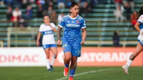 Universidad de Chile goleó a Universidad Católica y es líder del Campeonato Femenino.