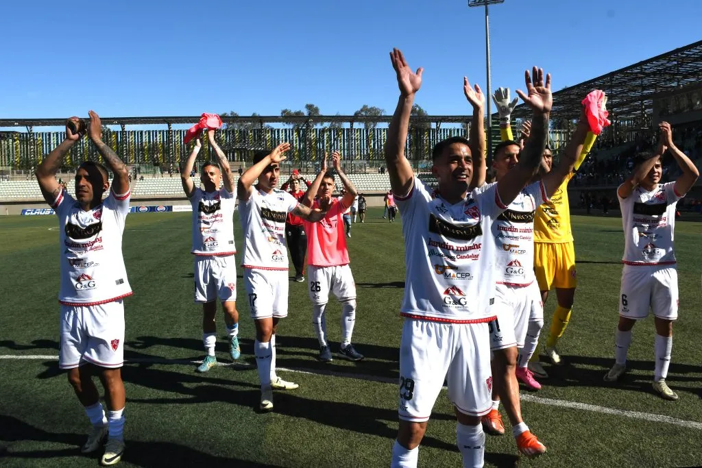 Copiapó suma puntos valiosos para alejarse del fondo: con goleada ante el puntero Coquimbo.