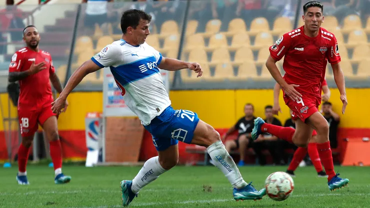 Gonzalo Tapia en el encuentro entre Universidad Católica y Ñublense, en la primera rueda del Campeonato Nacional 2024.