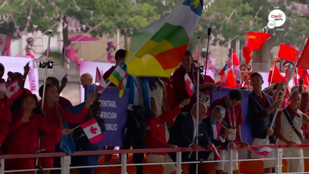 Parte del desfile del Team Chile en París 2024 (Captura)
