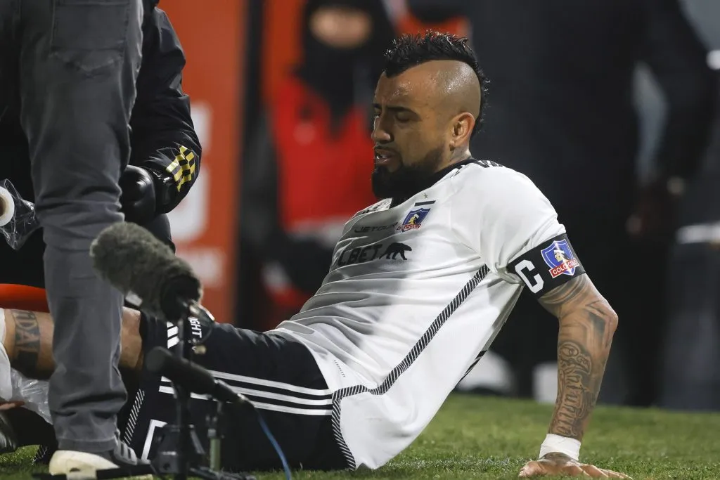Vidal se lesionó ante Unión Española: Almirón avisa que será algo prolongado.