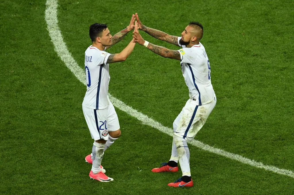 Charles Aránguiz y Arturo Vidal compartieron por años por la selección chilena. ¿Se vendrá el reencuentro con uno en Universidad de Chile y el otro en Colo Colo? | Foto: Photosport.