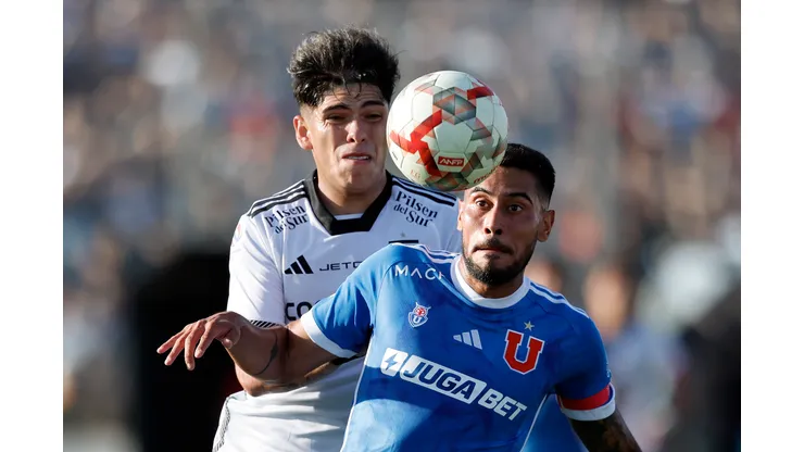 Emmanuel Ojeda recibe la marca de Carlos Palacios.