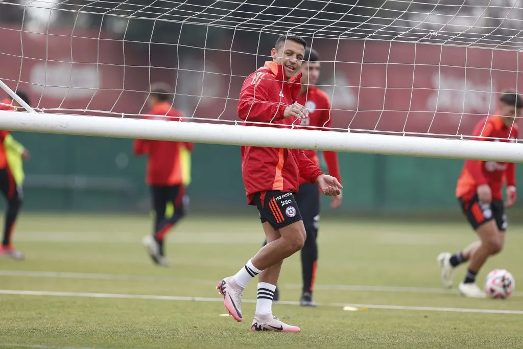 Alexis Sánchez entrenando este jueves en Juan Pinto Durán. Foto: Carlos Parra – Comunicaciones FFCh