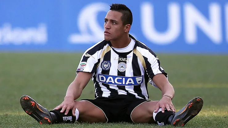 Alexis Sánchez se aburre de esperar a Alexis Sánchez.