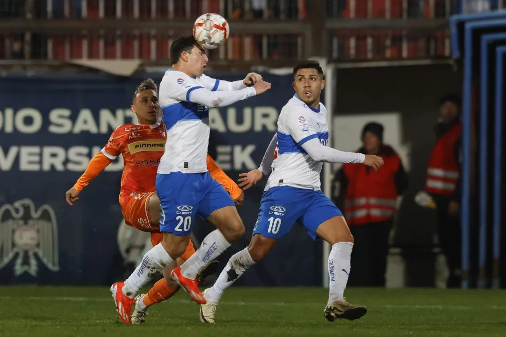 Francisco Arancibia en acción ante Cobreloa. (Felipe Zanca /Photosport).