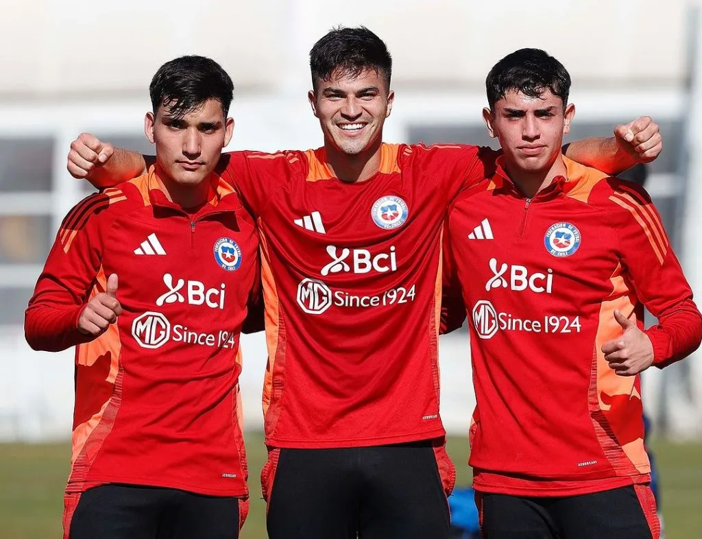 Thomas Galdames y dos juveniles que Gareca citó a Pinto Durán. (Foto: Carlos Parra | FFCh).