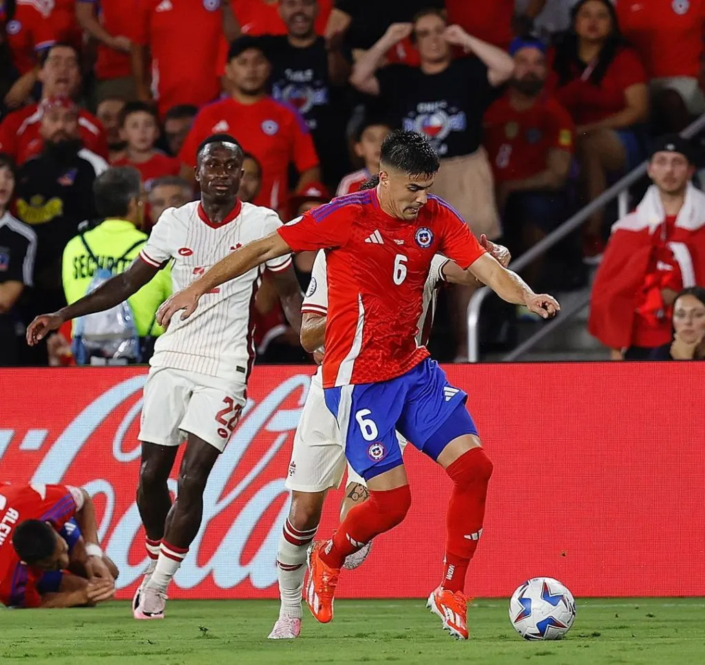 Thomas Galdames en acción ante Canadá. (Foto: Carlos Parra | FFCh).