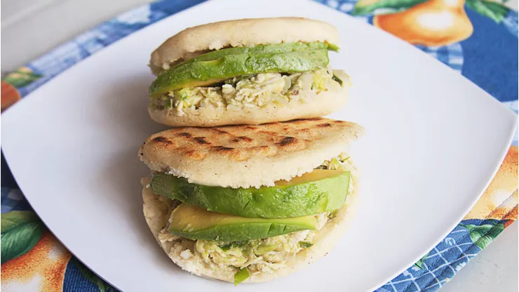Arepa reina pepiada.