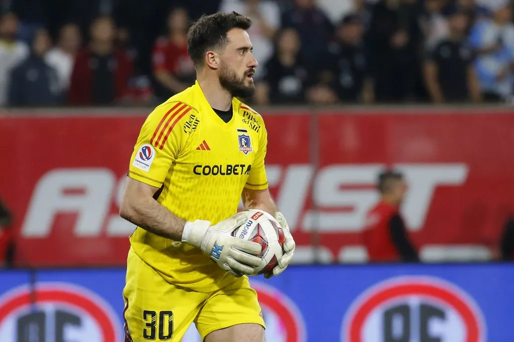 Fernando de Paul vuelve al arco en la formación de Colo Colo tras la expulsión de Brayan Cortés. Foto: Photosport.