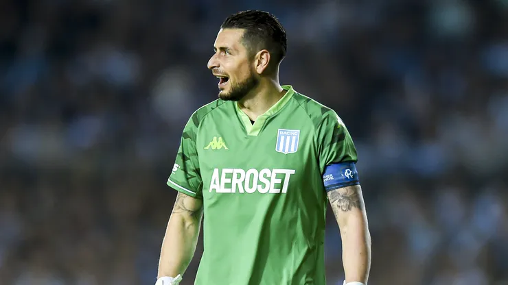 Doble tapadón de Arias en su partido 200 con Racing.