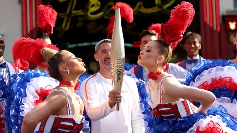 El fuego olímpico ya ilumina la capital francesa.