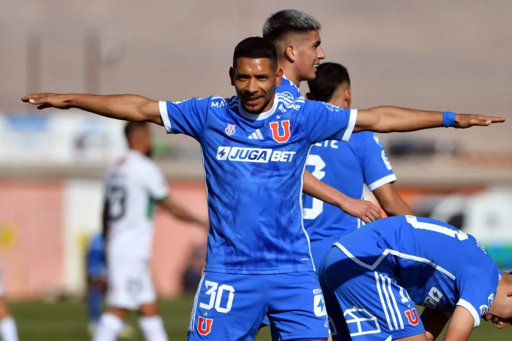 Chorri Palacios festeja el golazo que le convirtió a Cobresal en El Salvador. (Alejandro Pizarro Ubilla/Photosport).