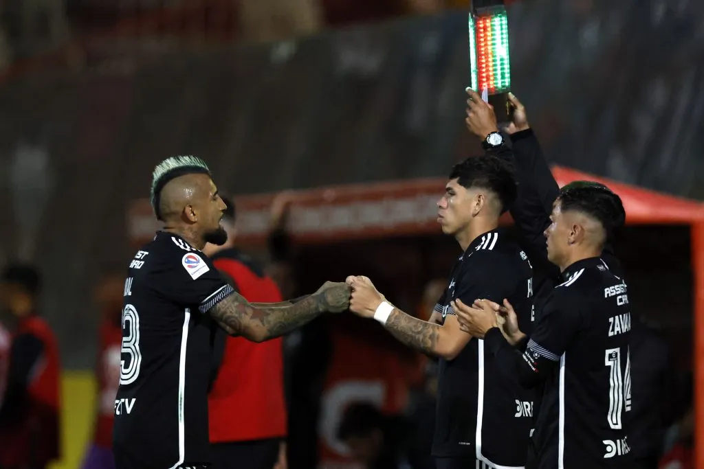 Carlos Palacios ha jugado en el mediocampo de Colo Colo cuando Vidal no ha estado disponible. | Foto: Photosport.