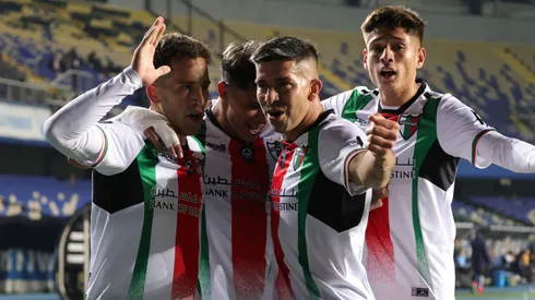 Los jugadores de Palestino festejan el gol de Nicolás Linares contra Cuiabá, en el partido de ida de los dieciseisavos de final de la Copa CONMEBOL Sudamericana 2024.