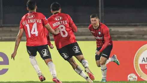 Huachipato festejó el boleto a la siguiente ronda de la Copa Sudamericana en el mítico estadio Centenario.
