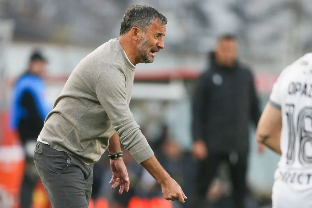 Miguel Ponce en el estadio Monumental. (Jonnathan Oyarzun/Photosport).