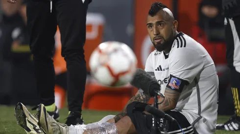 Arturo Vidal terminó con molestias el partido ante Unión Española.