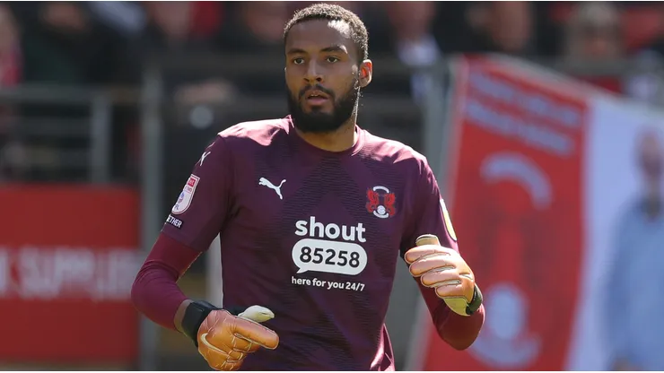 Lawrence Vigouroux volverá a jugar en el Championship de Inglaterra.