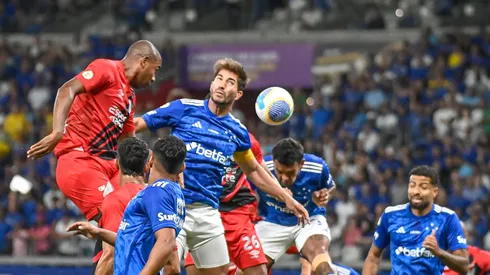 El partido entre Cruzeiro y Athletico Paranaense en el Brasileirao 2024, dos de los equipos favoritos a ser campeones de la Copa Sudamericana.