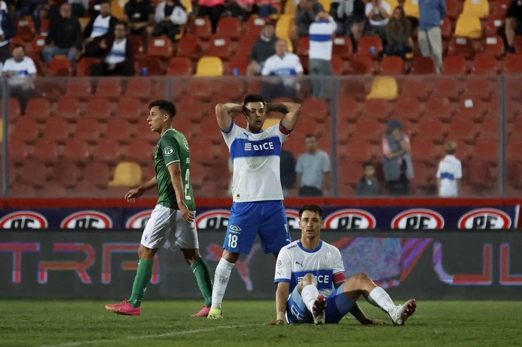 Alexander Aravena jugó varios partidos con la UC en el Santa Laura a medio llenar. | Foto: Photosport.