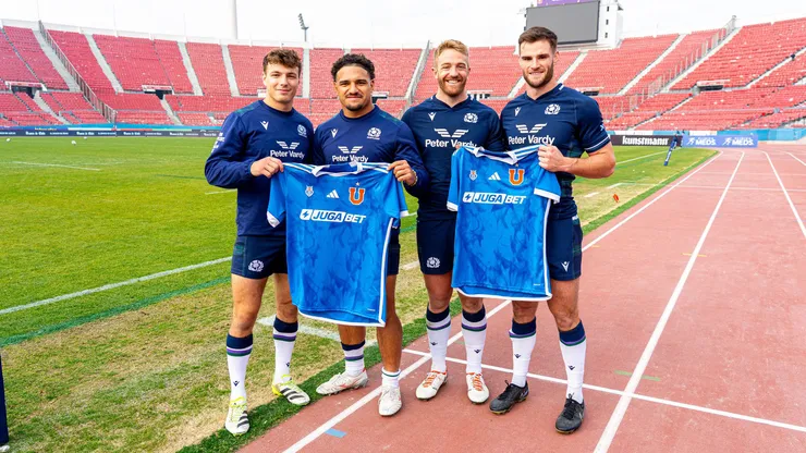 La selección de rugby de Escocia con sus camisetas de la U.