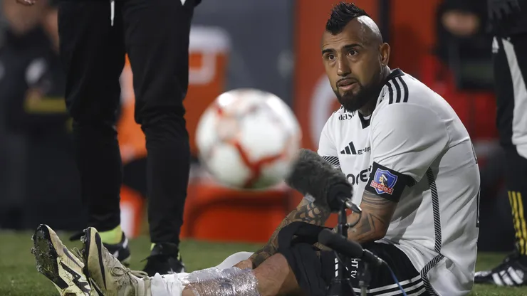 Vidal salió en el 78' por una molestia en sus gemelos