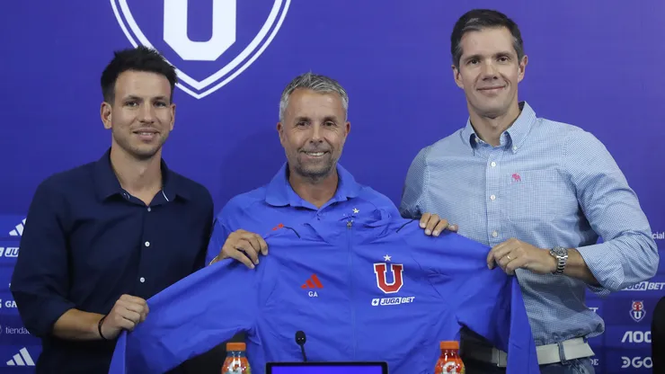 Azul Azul y Sartor, desaparecidos en inacción en U. de Chile.