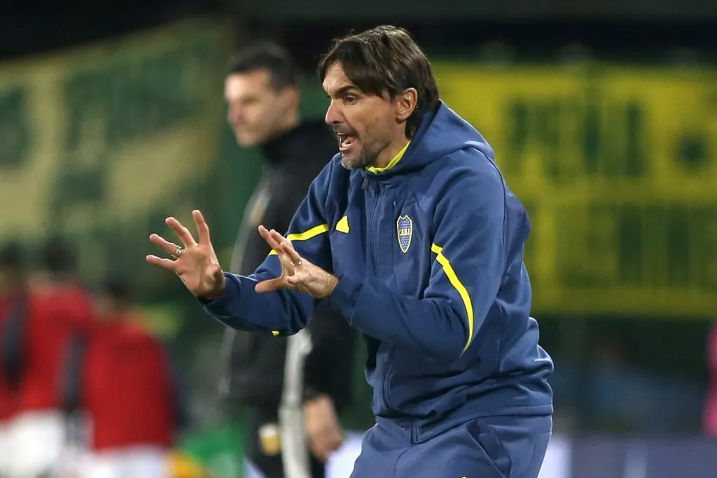 Diego Martínez da indicaciones. (Daniel Jayo/Getty Images)