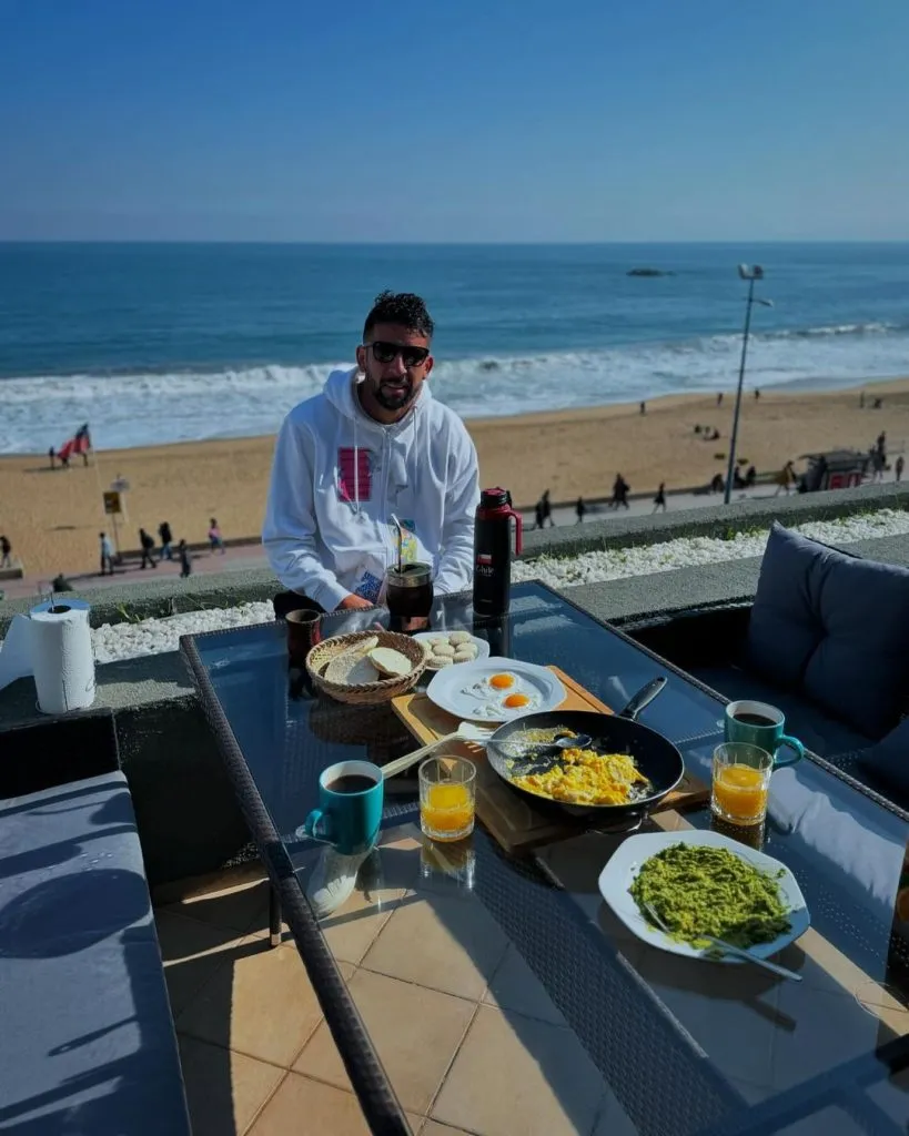 Isla se relaja mientras disfruta su futuro