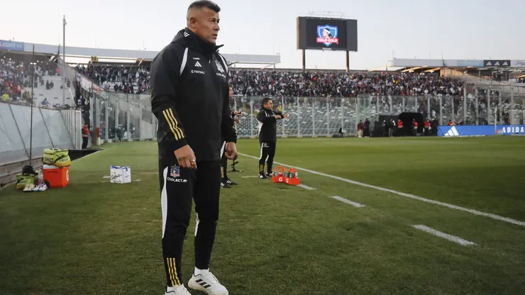Jorge Almirón sufre para armar su plantel.